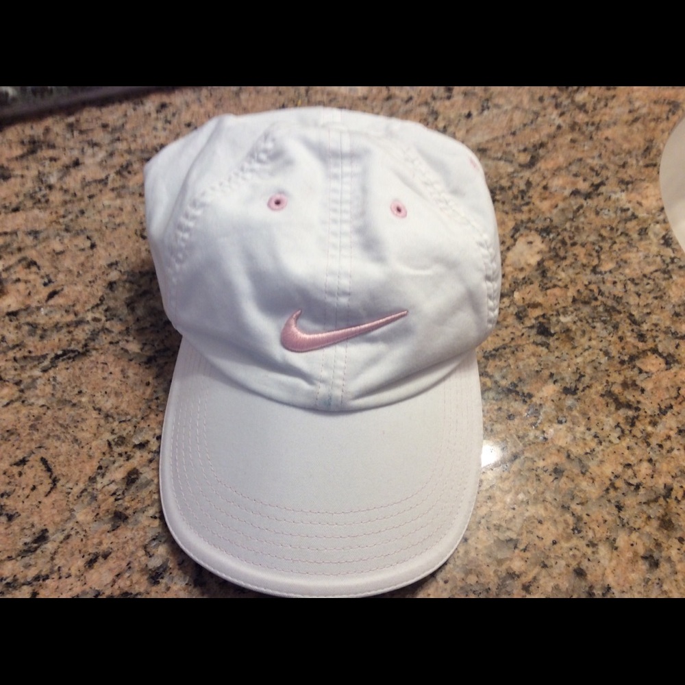 Nike Women’s White Hat